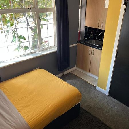 Hatfield Save-Money Rooms - 10Over10 For Price! מראה חיצוני תמונה