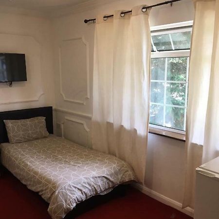 Hatfield Save-Money Rooms - 10Over10 For Price! מראה חיצוני תמונה