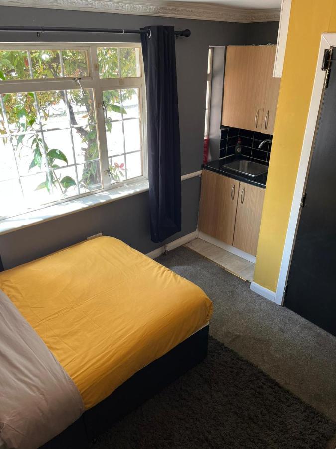 Hatfield Save-Money Rooms - 10Over10 For Price! מראה חיצוני תמונה