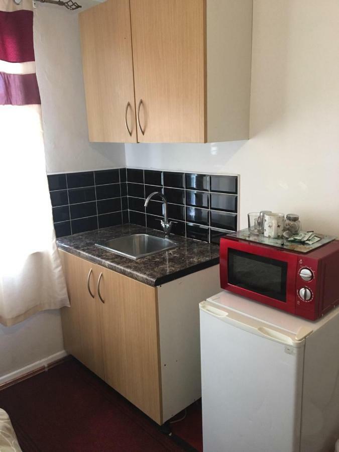 Hatfield Save-Money Rooms - 10Over10 For Price! מראה חיצוני תמונה